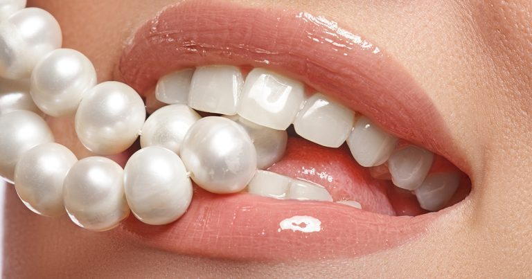 Comment se faire blanchir les dents à la maison